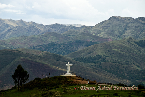 Peru-Christ-statue,-Peru-countryside